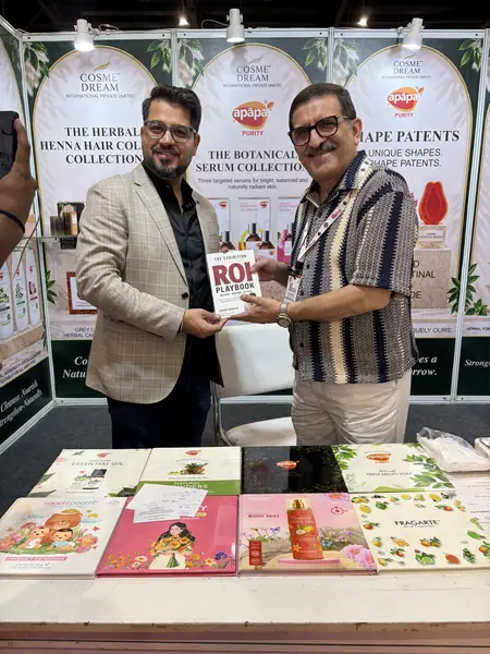 Reader with The Exhibition ROI Playbook 10